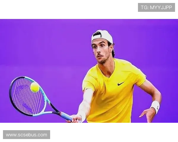 全球网球赛季重启 硬地赛场激烈竞争新星崭露头角