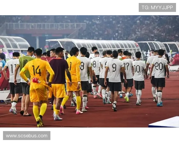 国足再创佳绩主场鏖战九十分钟逆转取胜点燃全国球迷热情 国足再创佳绩主场鏖战九十分钟逆转取胜点燃全国球迷热情