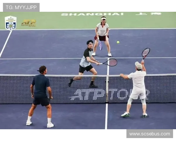 网球巨星奋力拼搏，赛事新纪录诞生，争夺世界排名前列成焦点