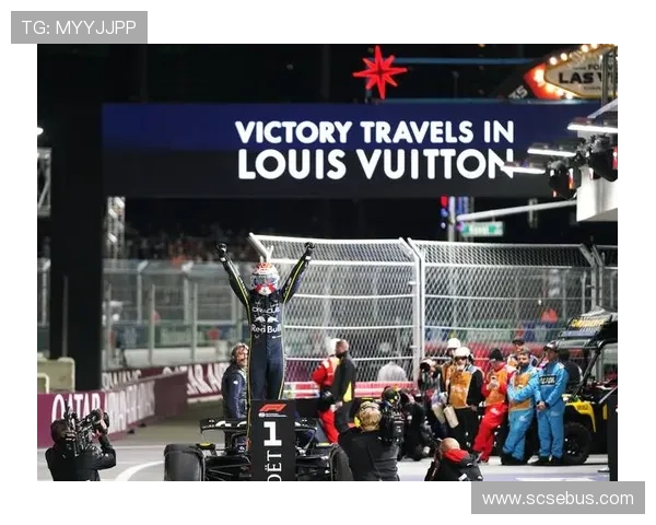 F1赛季激战正酣 汉密尔顿与维斯塔潘角逐冠军宝座引关注 F1赛季激战正酣 汉密尔顿与维斯塔潘角逐冠军宝座引关注