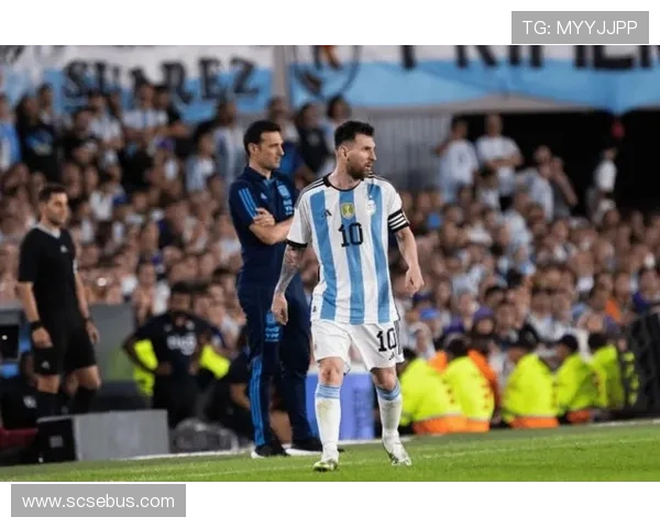 梅西回归阿根廷国家队备战世界杯预选赛,队内气氛热烈球迷期待已久 梅西回归阿根廷国家队备战世界杯预选赛,队内气氛热烈球迷期待已久